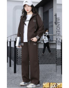 8858 B коричн Костюм дитячий 100-140 по 5